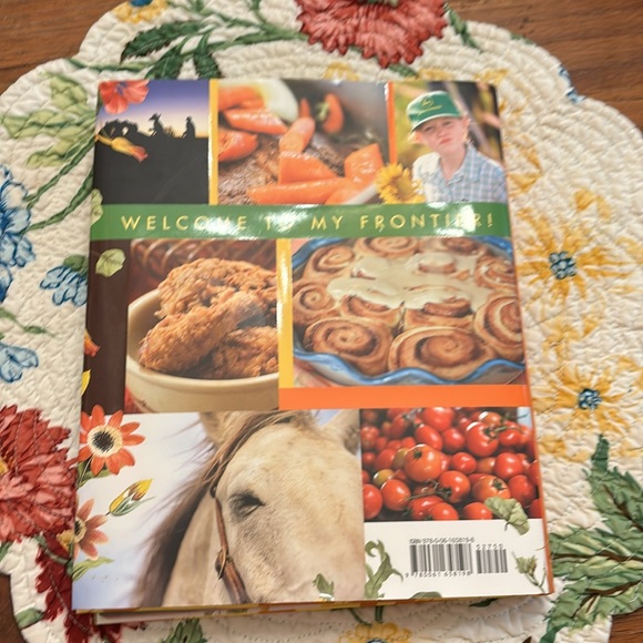 The Pioneer Woman Cooks cookbook - Picture 4 of 7